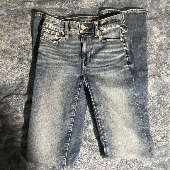 American Eagle Outfitters Blue Straight Leg Jeans with Vintage Appeal - Picture 1 of 7